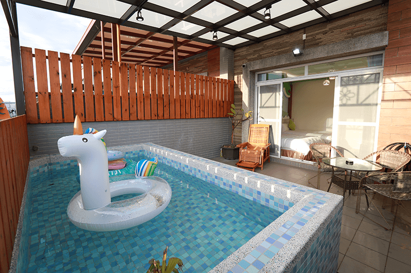 墾丁包棟民宿博拉樂201四人房陽台戲水池